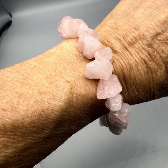 Vintage Bracelet Rose Quartz Chips Gemstone Layering Minimalist Elastic - Picture 4 of 5